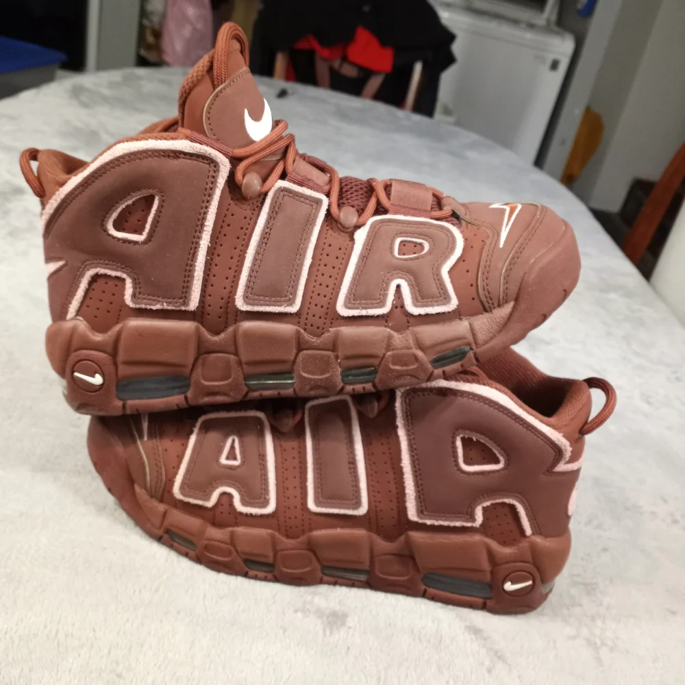 NIKE Men's MORE UPTEMPO 96 "DARK PONY-PINK SZ 8 - Picture 2 of 12